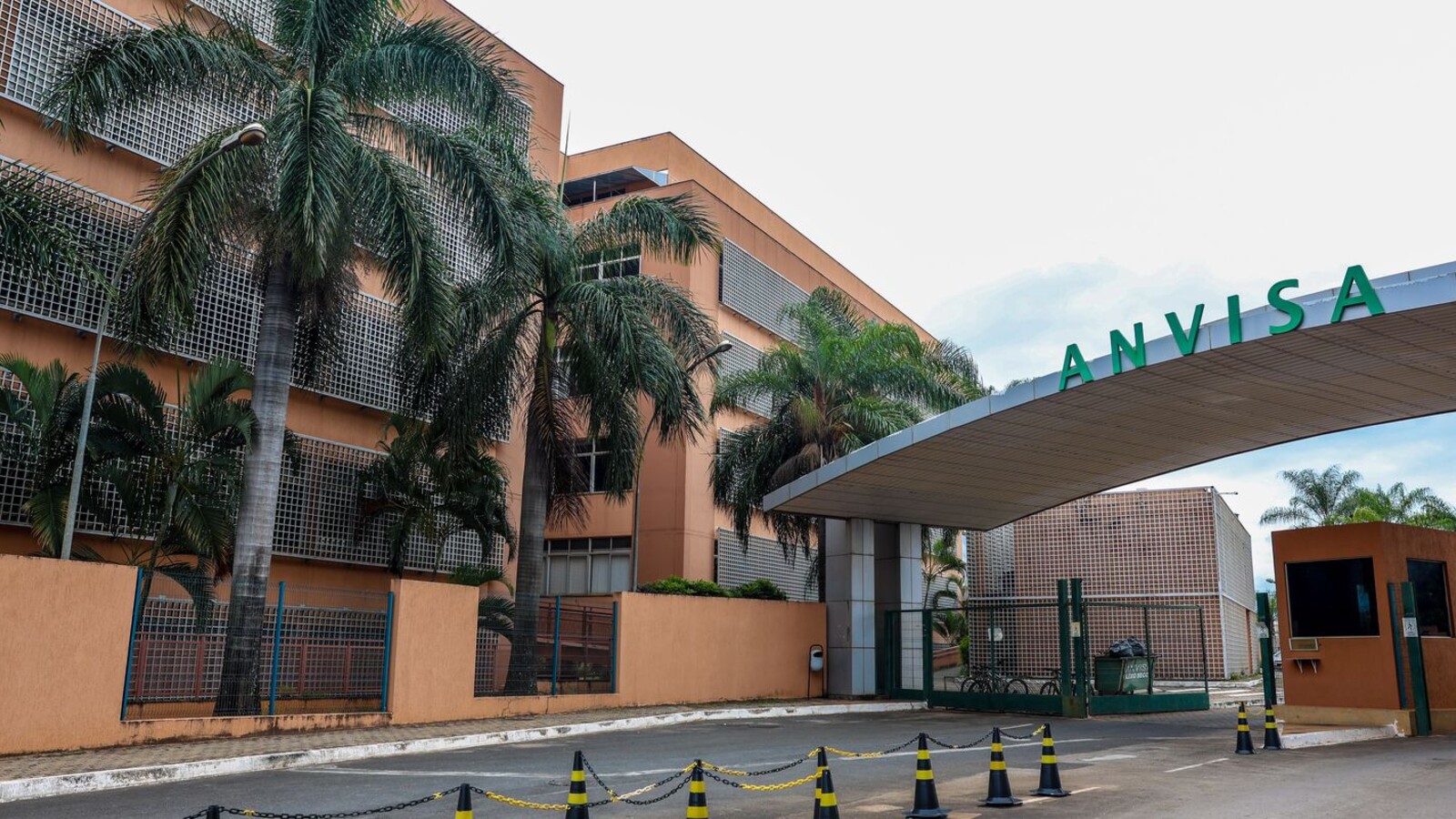 Fachada da sede da Agência Nacional de Vigilância Sanitária em Brasília