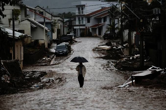 Município registra chuva desde a noite de terça-feira; INMET mantém alerta para tempestades e previsão aponta maiores volumes entre quarta e quinta-feira