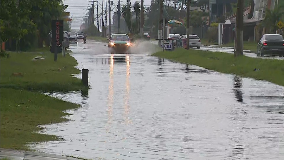Chuva em todo litoral norte.