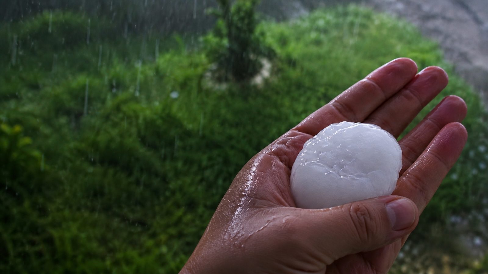 Granizo de grande proporção atinge Florianópolis.