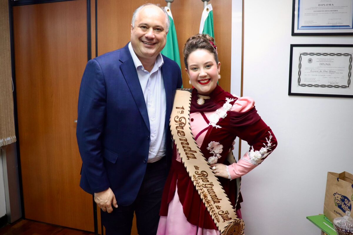 Luciano Silveira e a prenda Isabella Nunes.