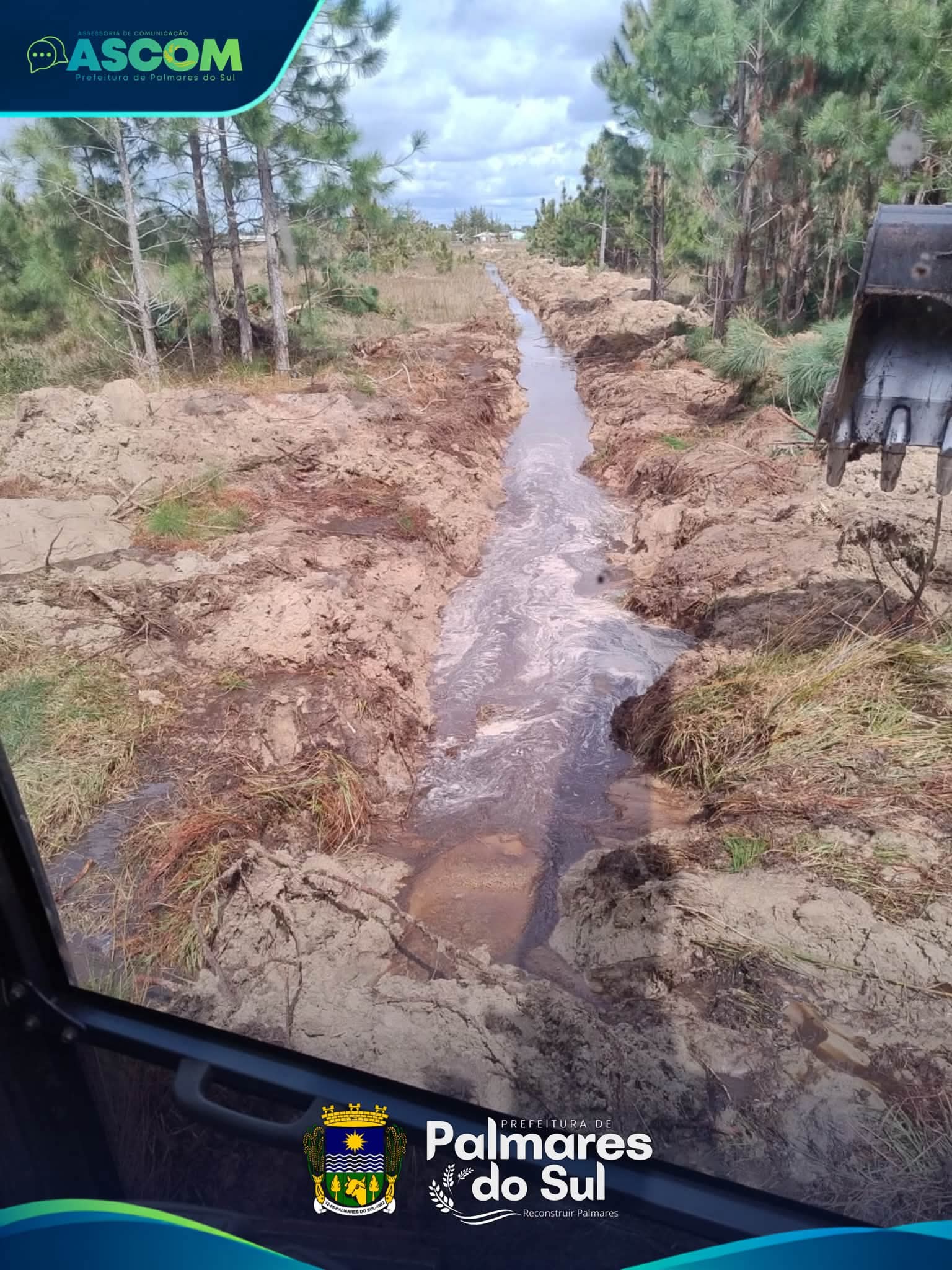 Prefeitura de Palmares do Sul atuando no distrito de Quintão.